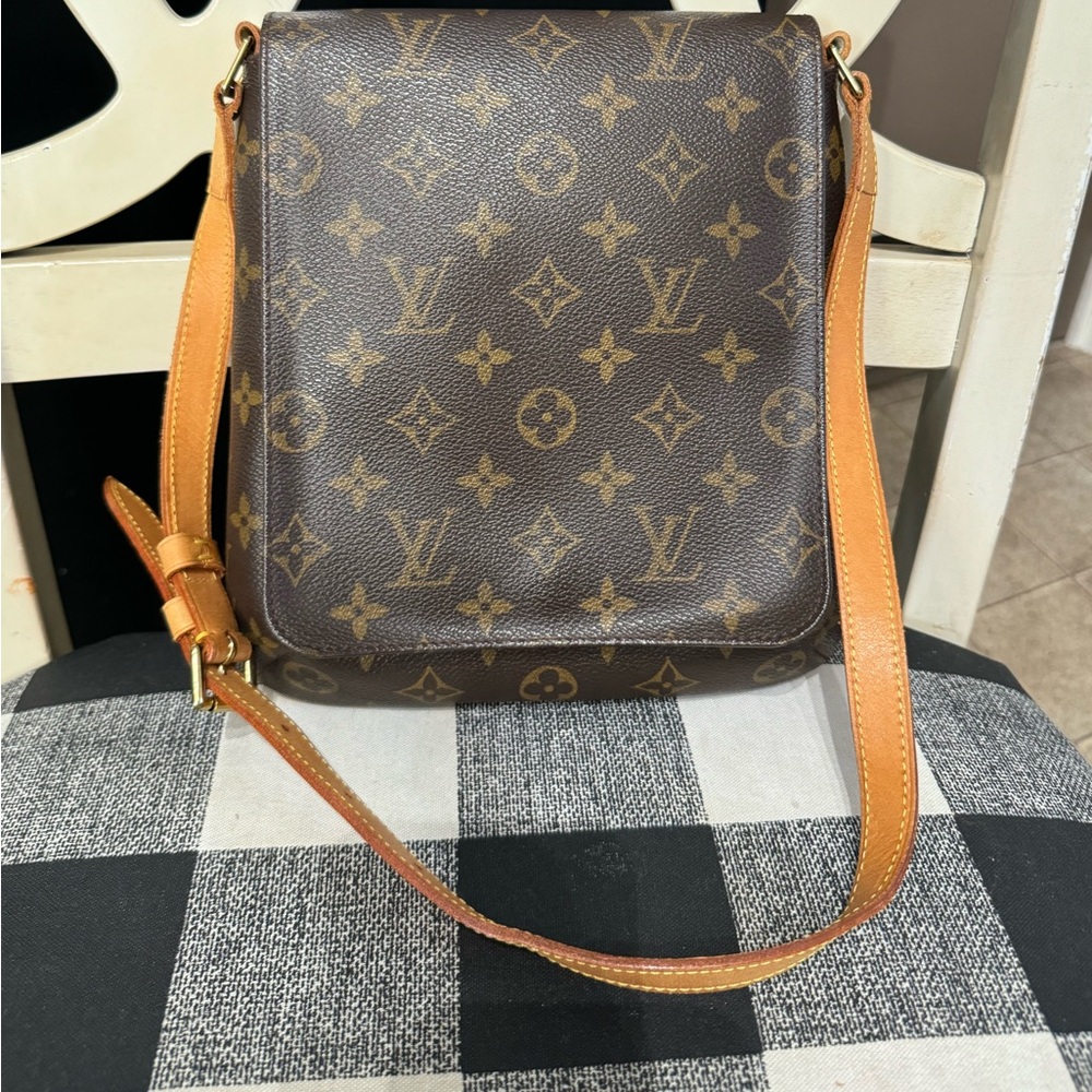Louis Vuitton musette salsa pm